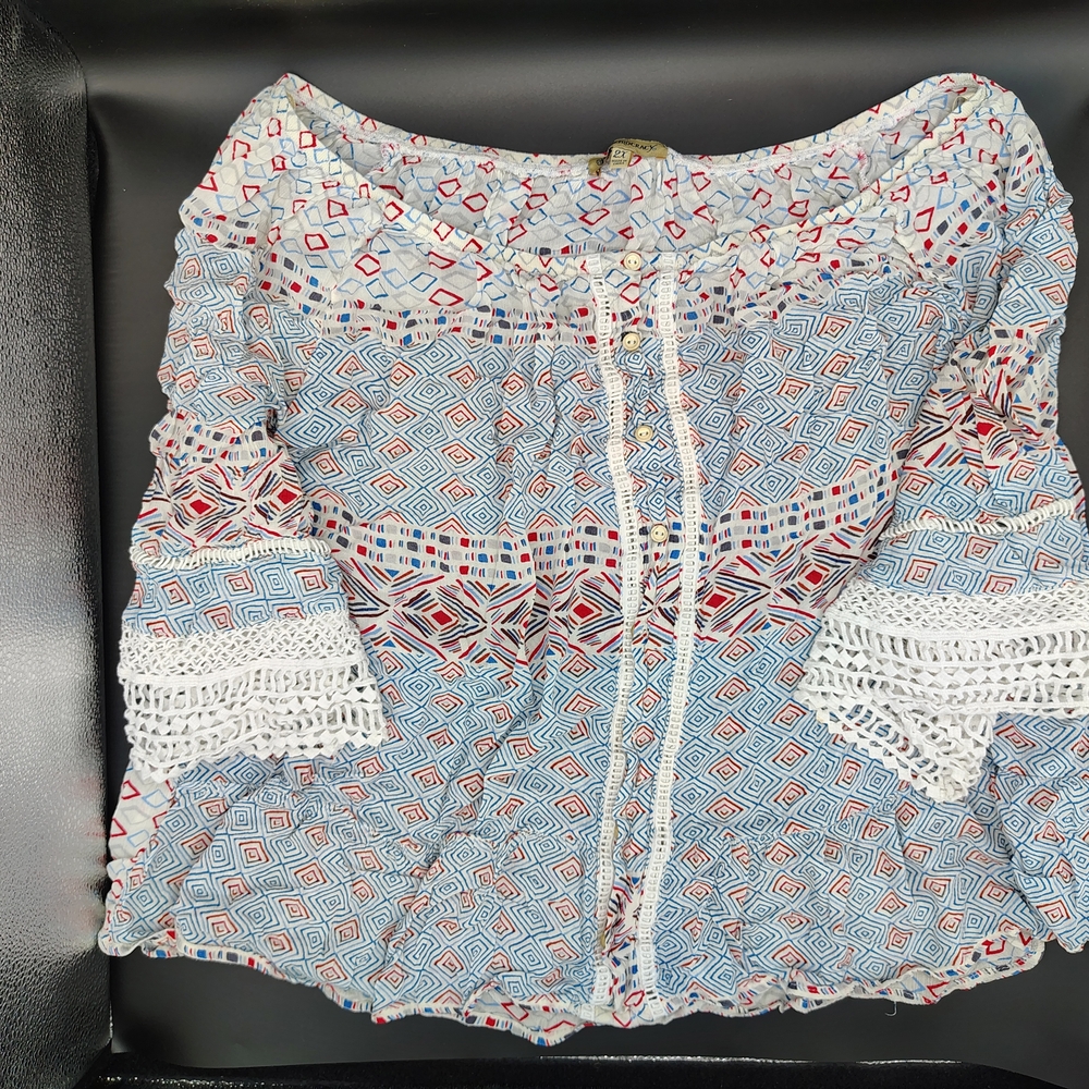 Democracy women’s top Large rouched bottom 3/4 Bell sleeves
